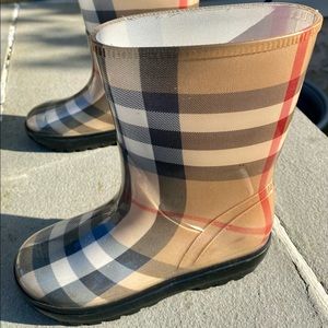 Kids Burberry Boots 33/34 size - used